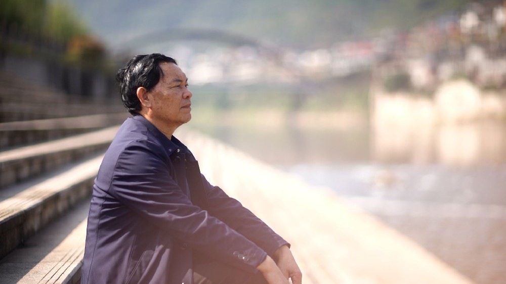 自成一派父傳子，匠心制曲作酒魂